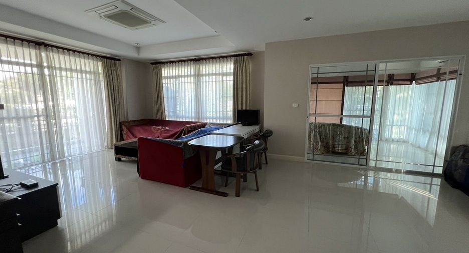 For sale 4 bedrooms house in Mueang Chiang Mai, Chiang Mai