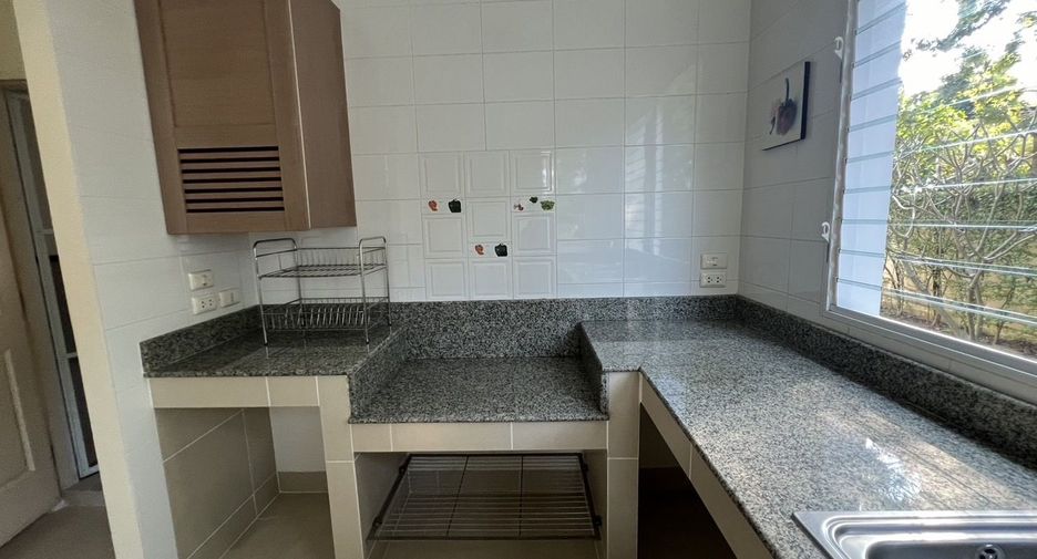 For sale 4 bedrooms house in Mueang Chiang Mai, Chiang Mai