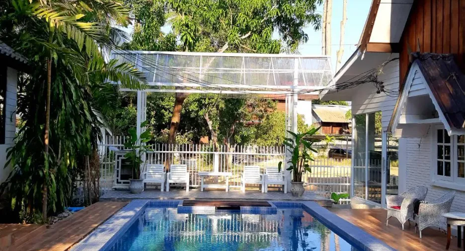For rent 5 bedrooms villa in Saraphi, Chiang Mai