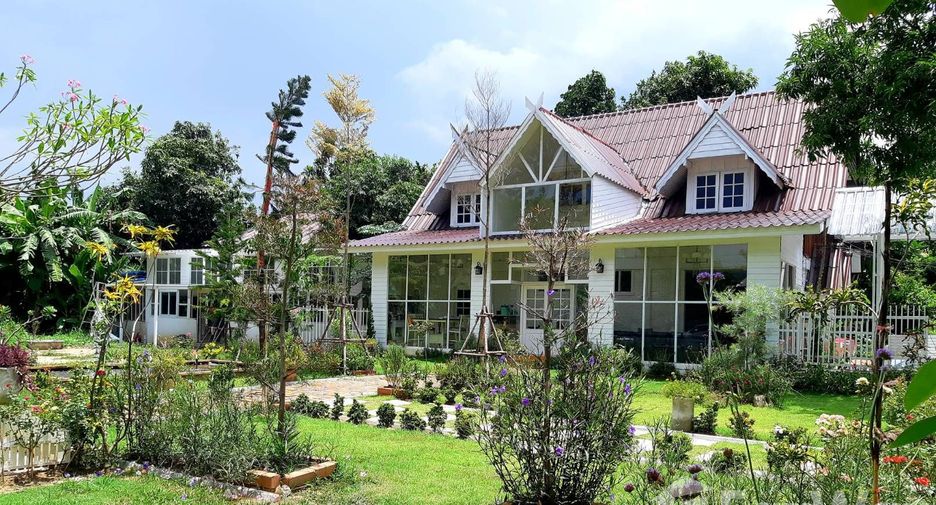 For rent 5 bedrooms villa in Saraphi, Chiang Mai