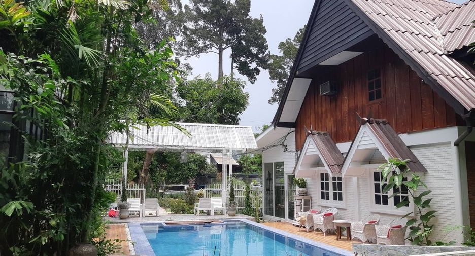 For rent 5 bedrooms villa in Saraphi, Chiang Mai