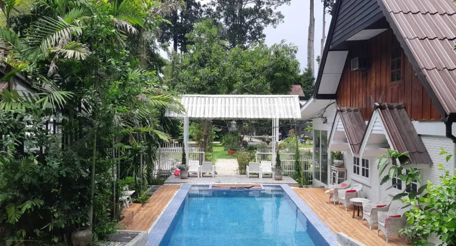 For rent 5 bedrooms villa in Saraphi, Chiang Mai