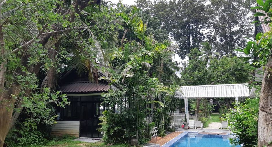 For rent 5 bedrooms villa in Saraphi, Chiang Mai