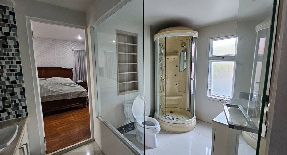 For sale 4 bedrooms house in Mueang Chiang Mai, Chiang Mai