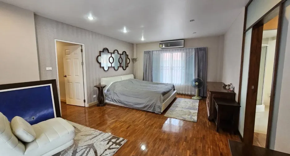 For sale 4 bedrooms house in Mueang Chiang Mai, Chiang Mai