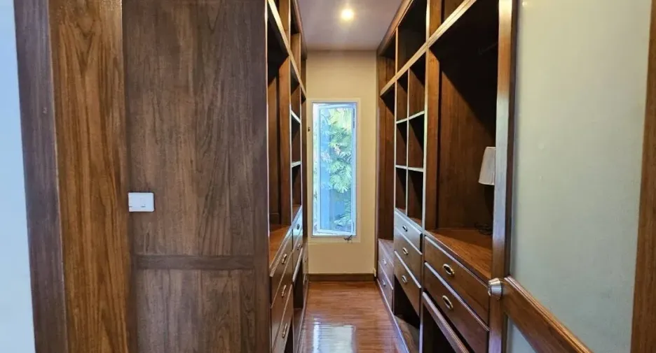 For sale 4 bedrooms house in Mueang Chiang Mai, Chiang Mai