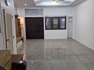 出售 和 出租 4 卧室 联排别墅 在 Phra Khanong, 曼谷