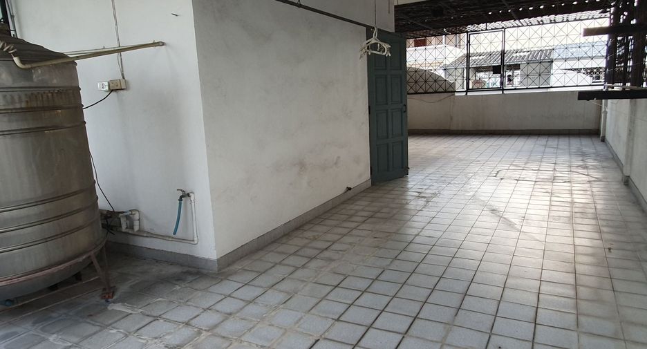 Reihenhaus zum Kauf und zur Miete mit 4 Zimmer in Phra Khanong, Bangkok