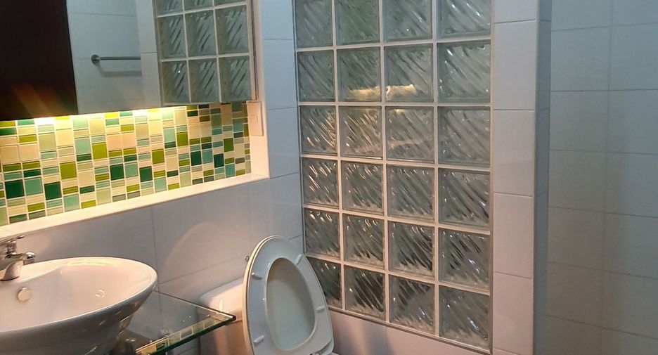 Reihenhaus zum Kauf und zur Miete mit 4 Zimmer in Phra Khanong, Bangkok