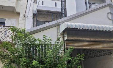 Reihenhaus zum Kauf und zur Miete mit 4 Zimmer in Phra Khanong, Bangkok