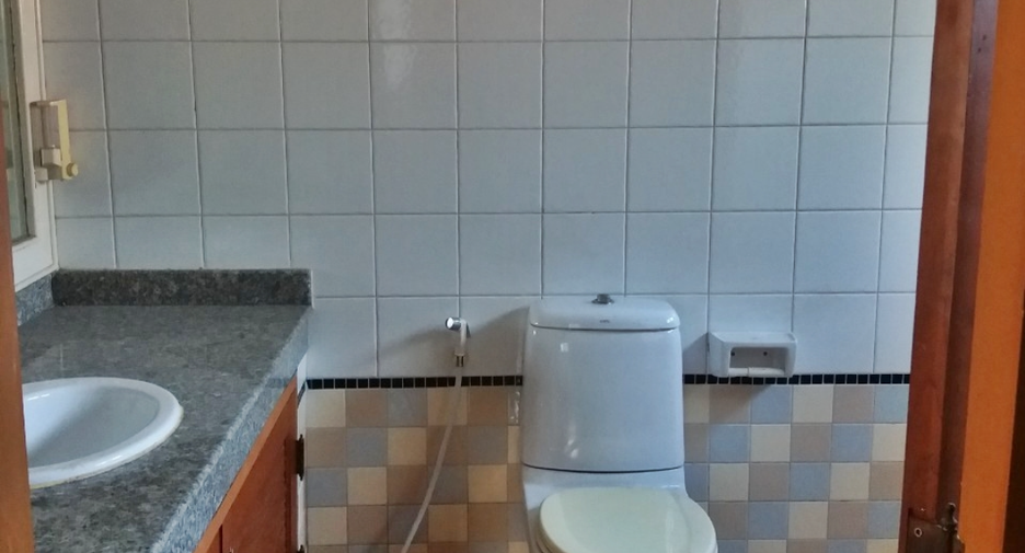 For sale 6 bedrooms house in Mueang Chiang Mai, Chiang Mai