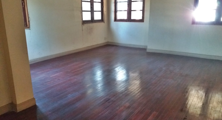 For sale 6 bedrooms house in Mueang Chiang Mai, Chiang Mai