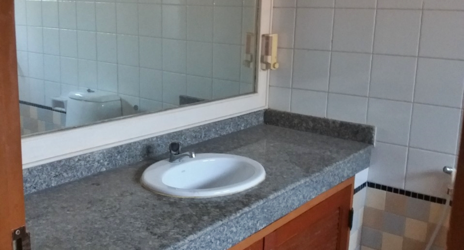 For sale 6 bedrooms house in Mueang Chiang Mai, Chiang Mai