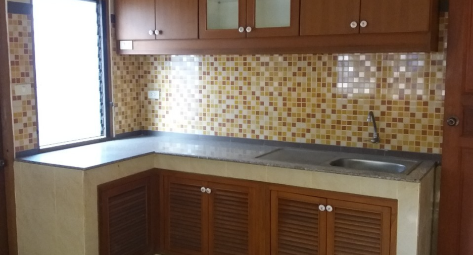 For sale 6 bedrooms house in Mueang Chiang Mai, Chiang Mai