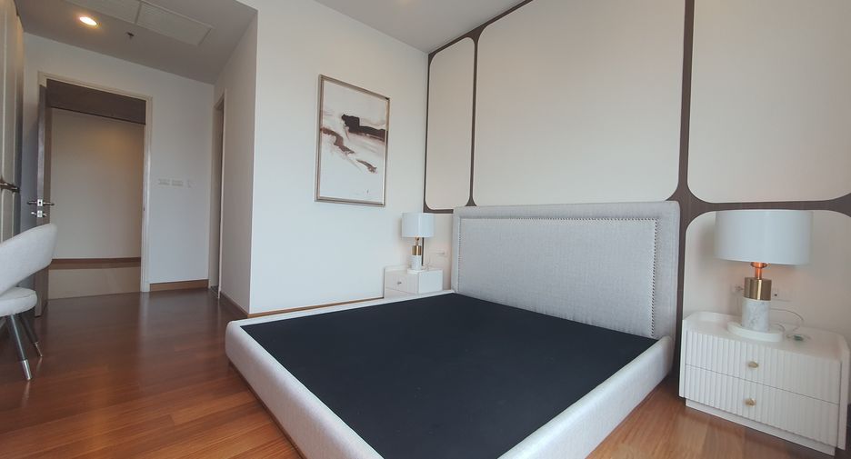 For sale 4 bedrooms condo in Yan Nawa, Bangkok