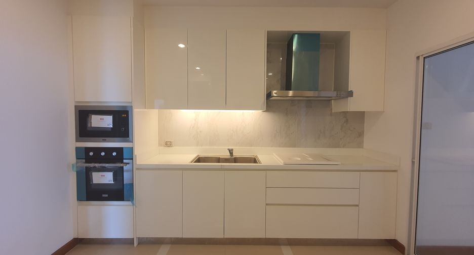 For sale 4 bedrooms condo in Yan Nawa, Bangkok