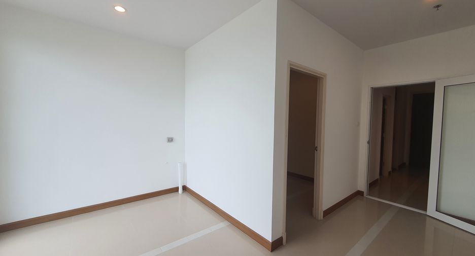 For sale 4 bedrooms condo in Yan Nawa, Bangkok