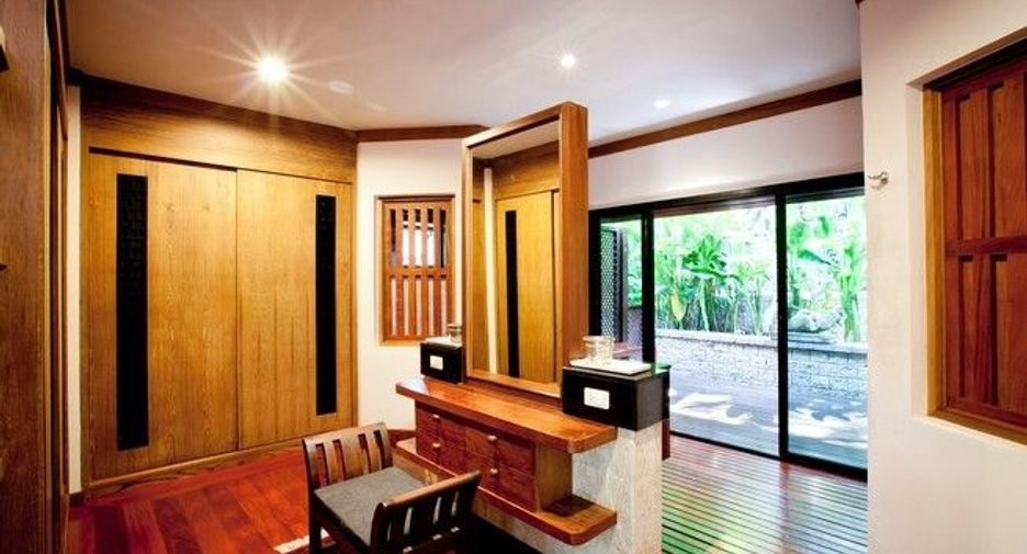 À vendre et à louer 4 chambres villa à Mueang Phuket, Phuket