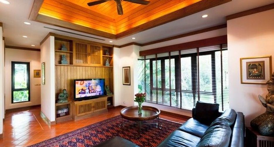 À vendre et à louer 4 chambres villa à Mueang Phuket, Phuket