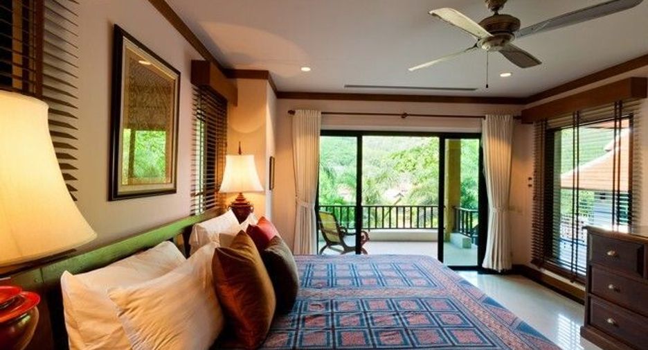 À vendre et à louer 4 chambres villa à Mueang Phuket, Phuket