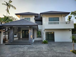 For sale 4 bedrooms house in San Kamphaeng, Chiang Mai