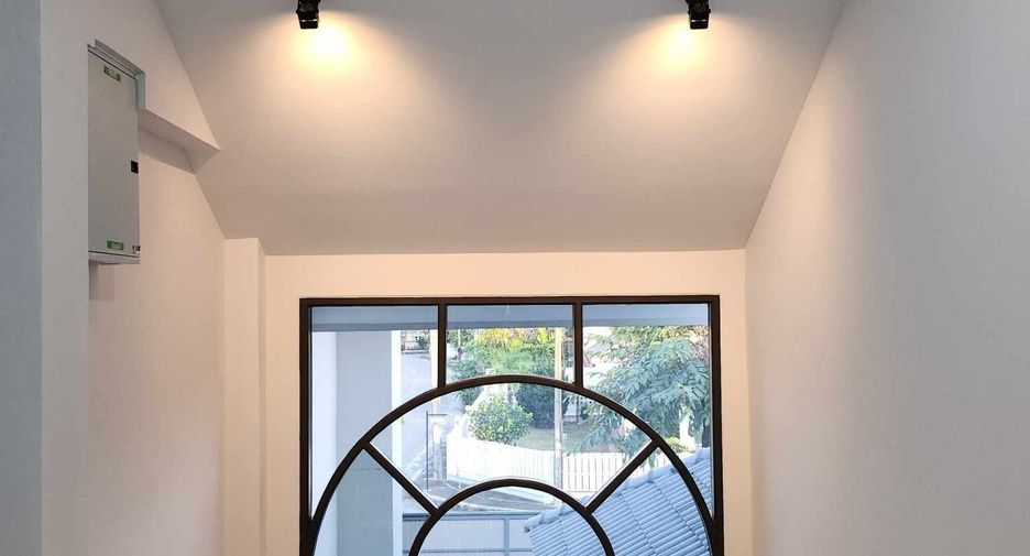 For sale 4 bedrooms house in San Kamphaeng, Chiang Mai