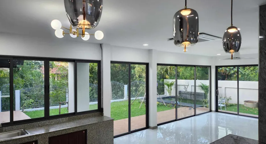 For sale 4 bedrooms house in San Kamphaeng, Chiang Mai