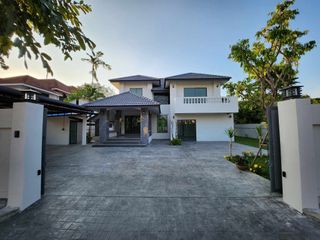 For sale 4 bedrooms house in San Kamphaeng, Chiang Mai