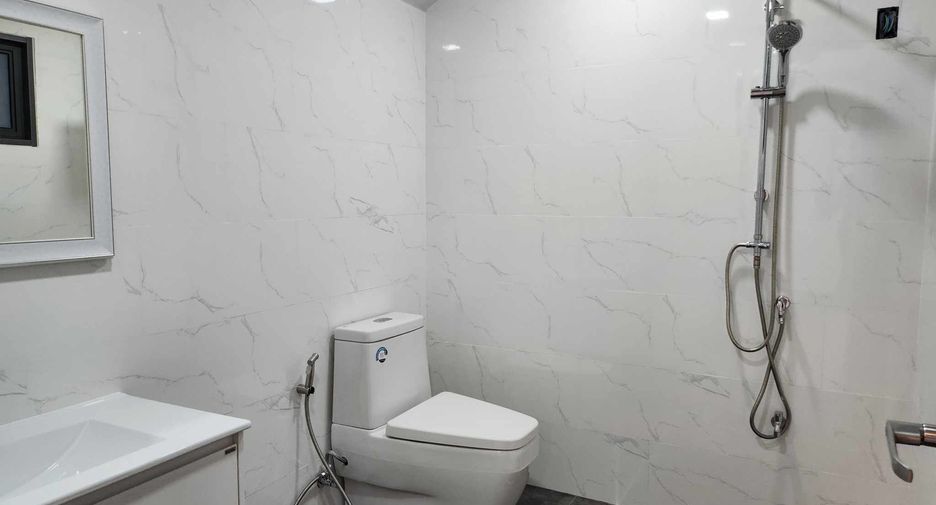 For sale 4 bedrooms house in San Kamphaeng, Chiang Mai