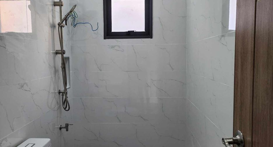 For sale 4 bedrooms house in San Kamphaeng, Chiang Mai