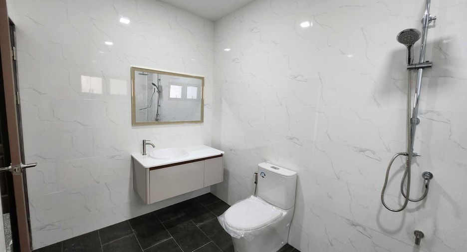 For sale 4 bedrooms house in San Kamphaeng, Chiang Mai