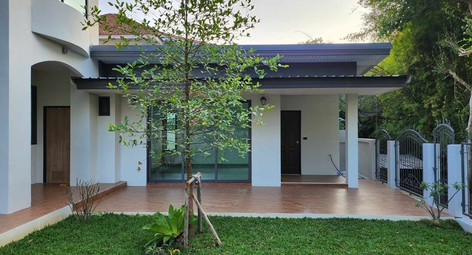 For sale 4 bedrooms house in San Kamphaeng, Chiang Mai