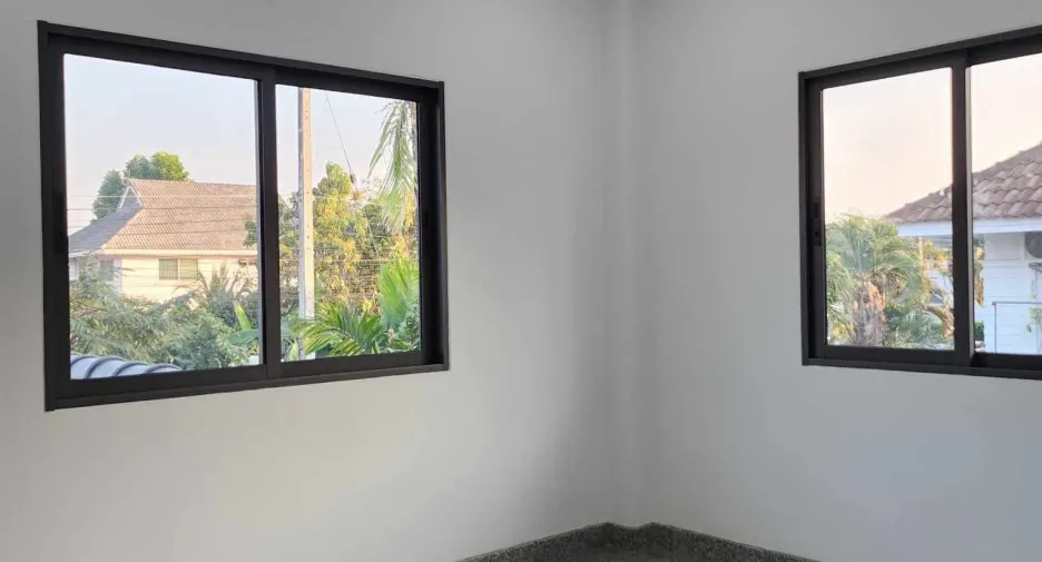 For sale 4 bedrooms house in San Kamphaeng, Chiang Mai