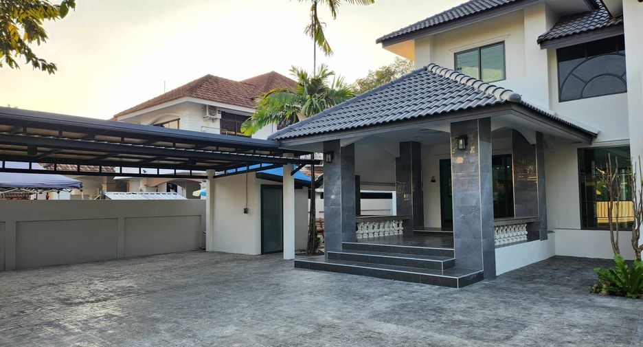 For sale 4 bedrooms house in San Kamphaeng, Chiang Mai
