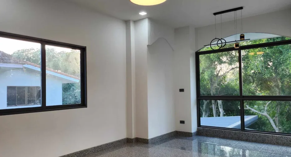 For sale 4 bedrooms house in San Kamphaeng, Chiang Mai
