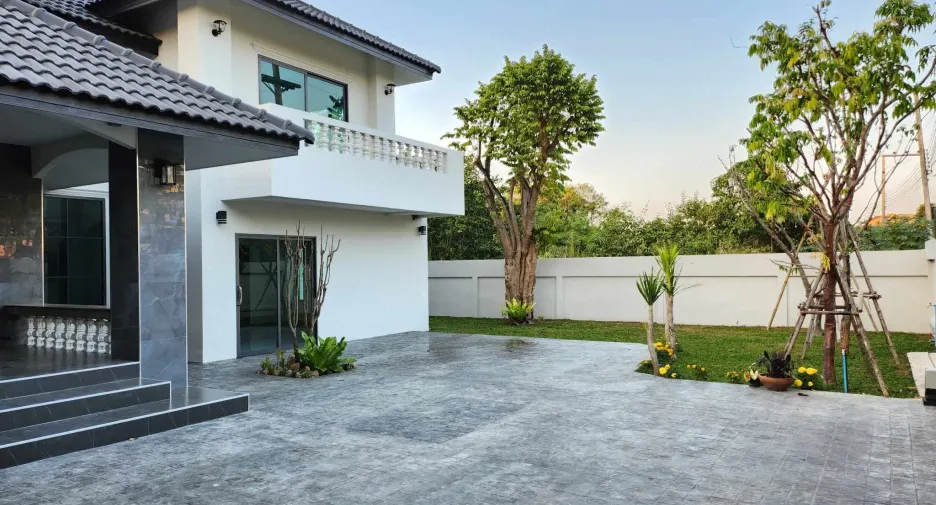 For sale 4 bedrooms house in San Kamphaeng, Chiang Mai