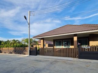 À vendre et à louer 3 chambres maison à Pran Buri, Prachuap Khiri Khan