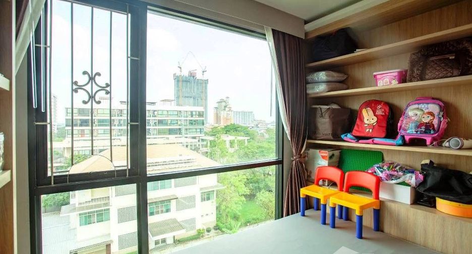 For sale 3 bedrooms condo in Phra Khanong, Bangkok
