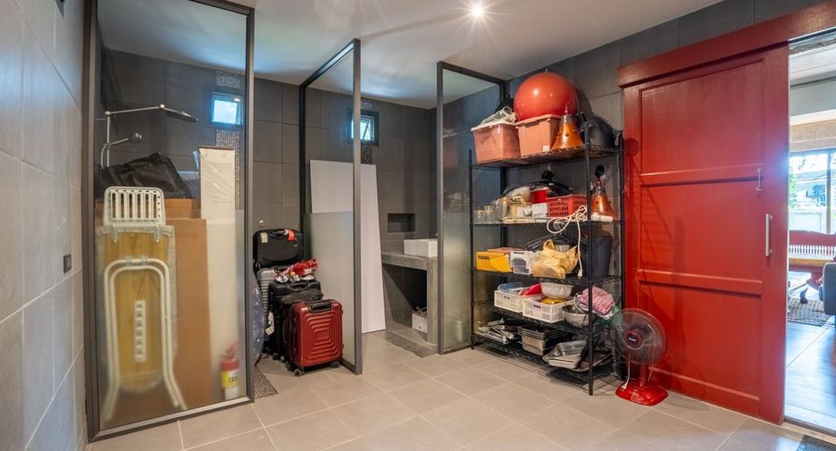 For sale 5 bedrooms house in Saraphi, Chiang Mai