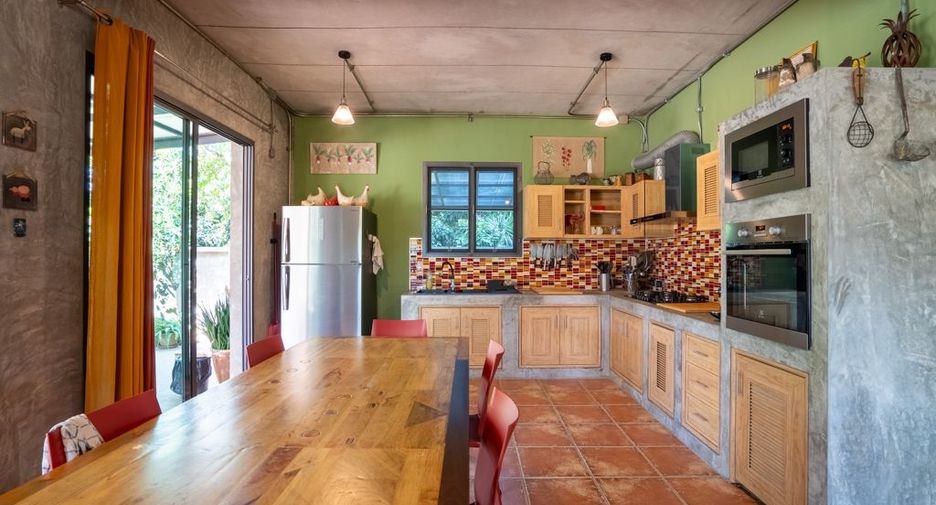 For sale 5 bedrooms house in Saraphi, Chiang Mai