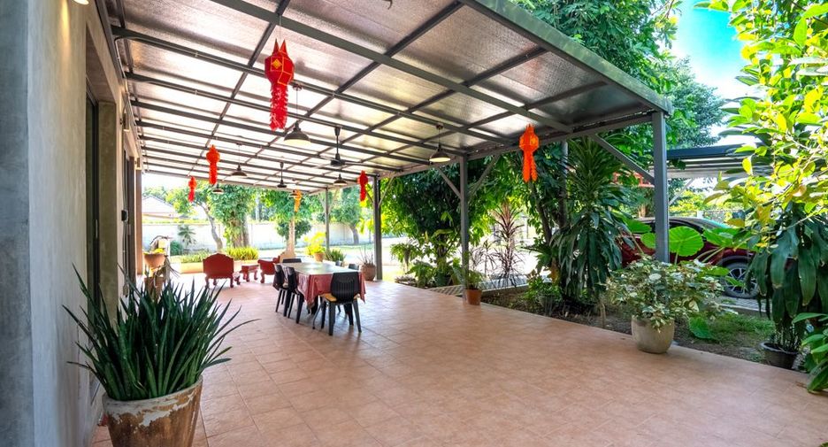 For sale 5 bedrooms house in Saraphi, Chiang Mai