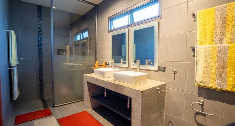 For sale 5 bedrooms house in Saraphi, Chiang Mai