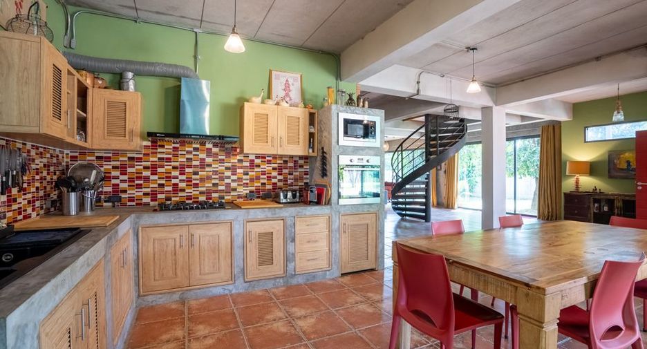 For sale 5 bedrooms house in Saraphi, Chiang Mai