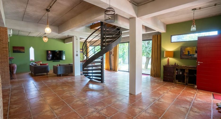 For sale 5 bedrooms house in Saraphi, Chiang Mai