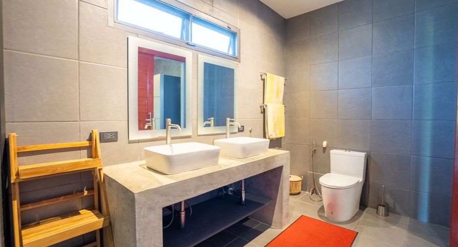 For sale 5 bedrooms house in Saraphi, Chiang Mai