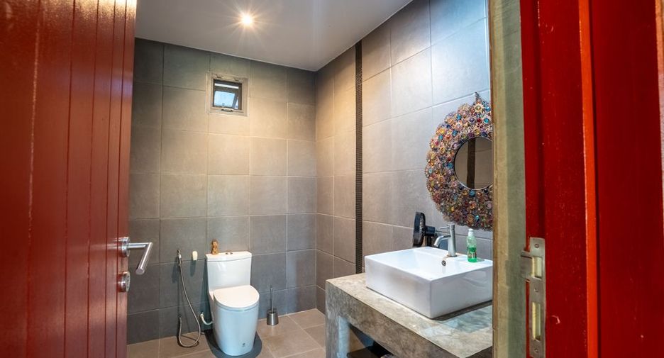 For sale 5 bedrooms house in Saraphi, Chiang Mai