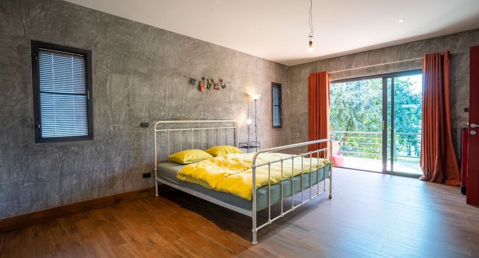 For sale 5 bedrooms house in Saraphi, Chiang Mai