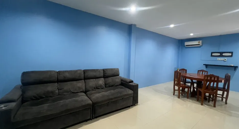 For rent 4 bedrooms villa in Hua Hin, Prachuap Khiri Khan