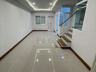 Reihenhaus zum Kauf mit 4 Zimmer in Thung Khru, Bangkok