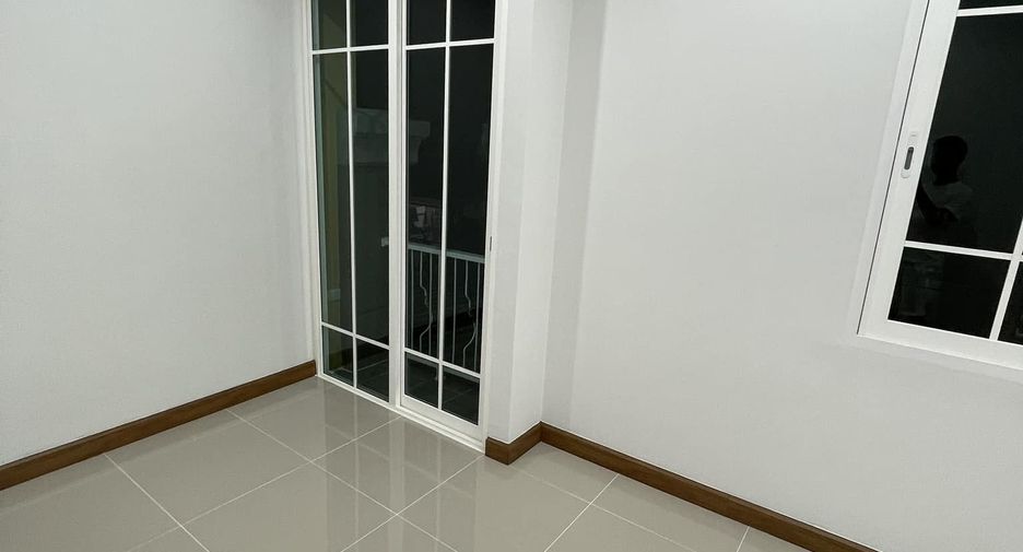 À vendre 4 chambres maison de ville à Thung Khru, Bangkok